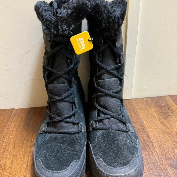 NWT Colombia Snow Boots. Size 10. NWT - Picture 2 of 3